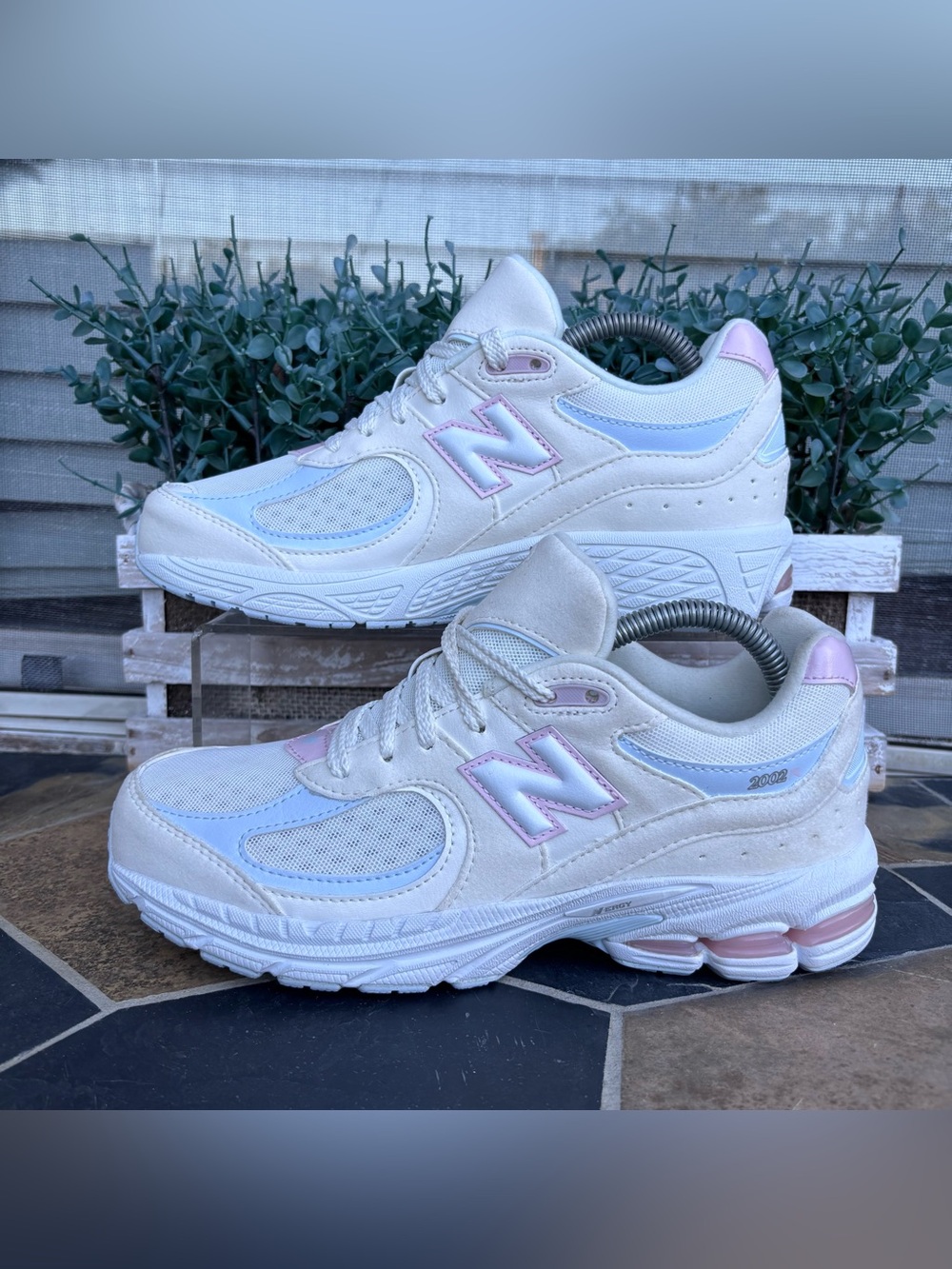 New Balance 2002R Sneakers